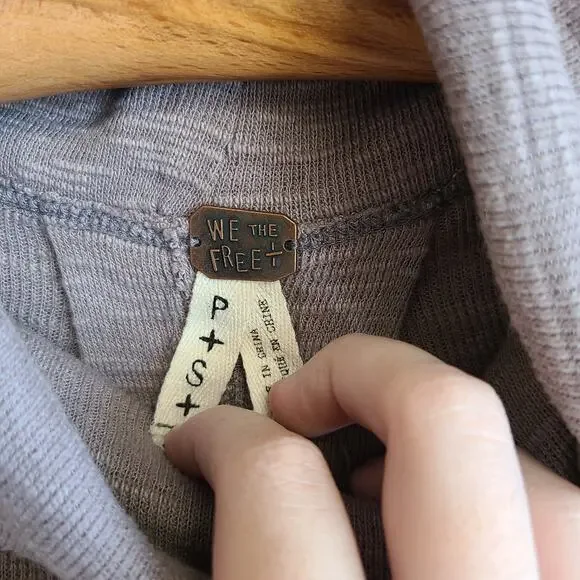 Free People Top Split Back Nutmeg Brown Turtleneck Blouse S Sweater Shirt Boho - Picture 4 of 5